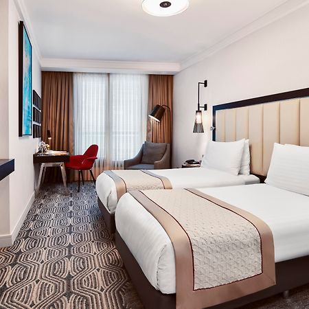 Moevenpick Istanbul Hotel Golden Horn Eksteriør billede A room at the hotel