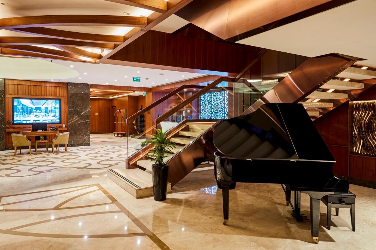 Moevenpick Istanbul Hotel Golden Horn Eksteriør billede The lobby of the hotel