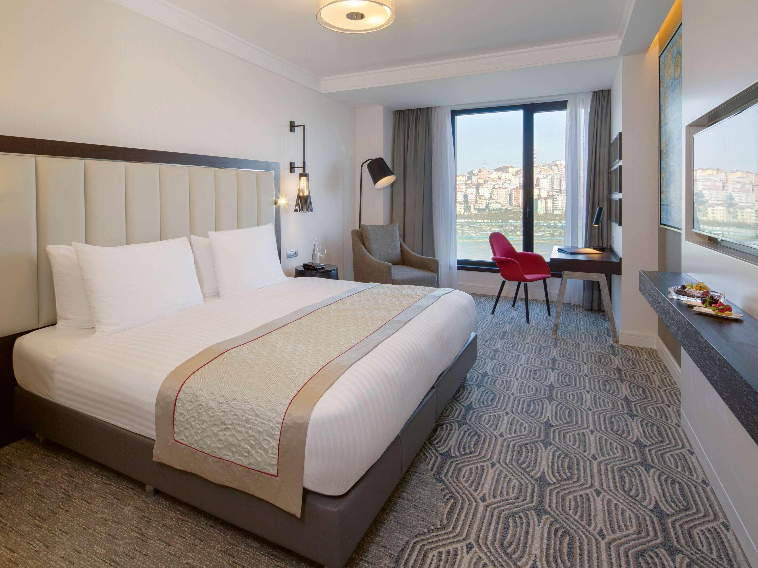 Moevenpick Istanbul Hotel Golden Horn Eksteriør billede Deluxe room
