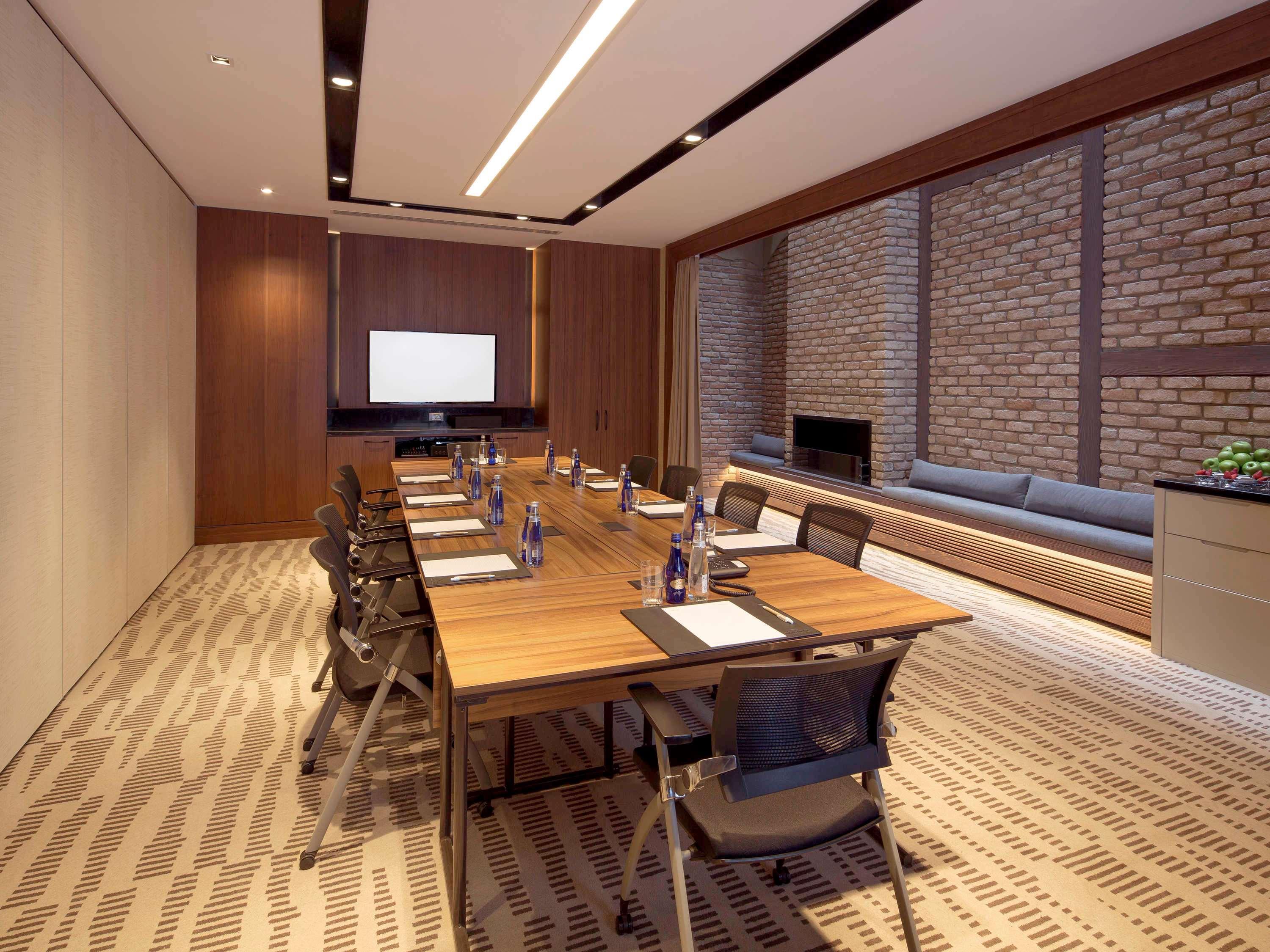Moevenpick Istanbul Hotel Golden Horn Eksteriør billede Meeting room