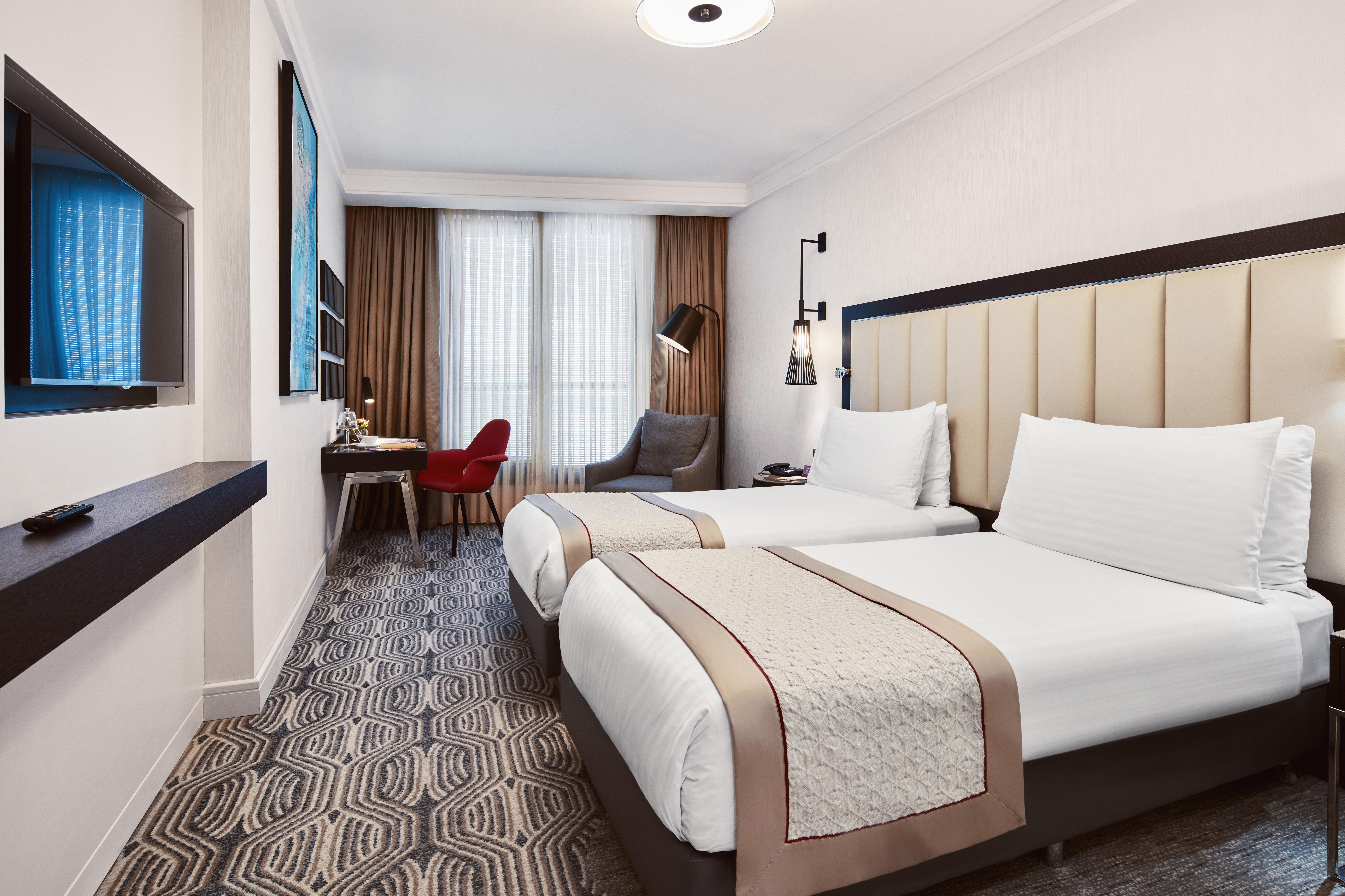 Moevenpick Istanbul Hotel Golden Horn Eksteriør billede A room at the hotel