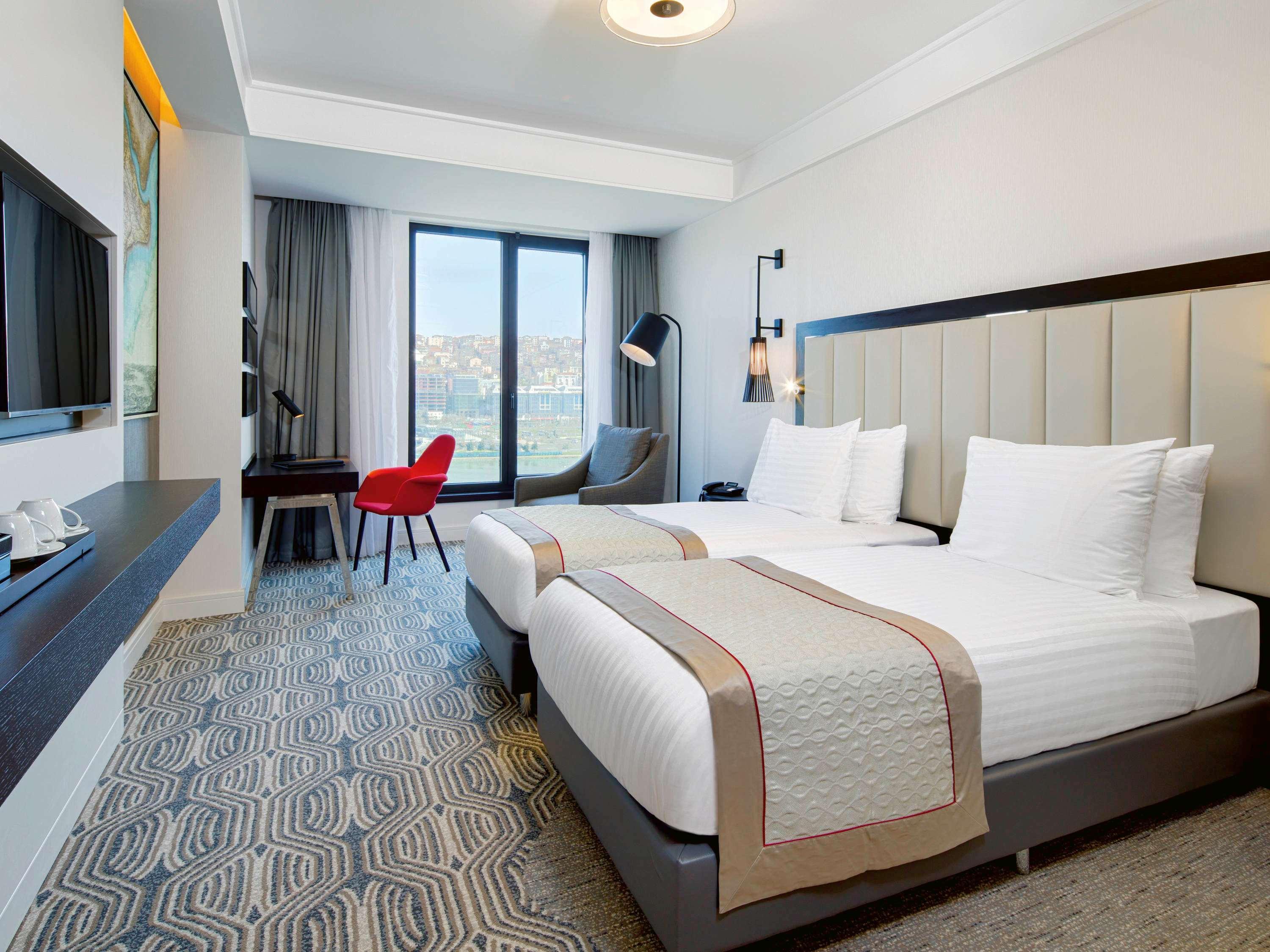 Moevenpick Istanbul Hotel Golden Horn Eksteriør billede A room at the hotel