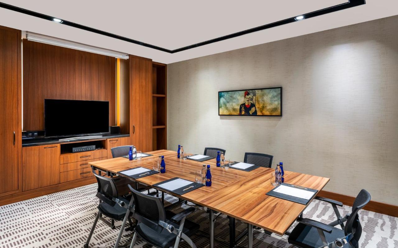 Moevenpick Istanbul Hotel Golden Horn Eksteriør billede Meeting room