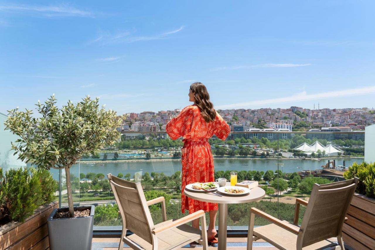 Moevenpick Istanbul Hotel Golden Horn Eksteriør billede View from the hotel