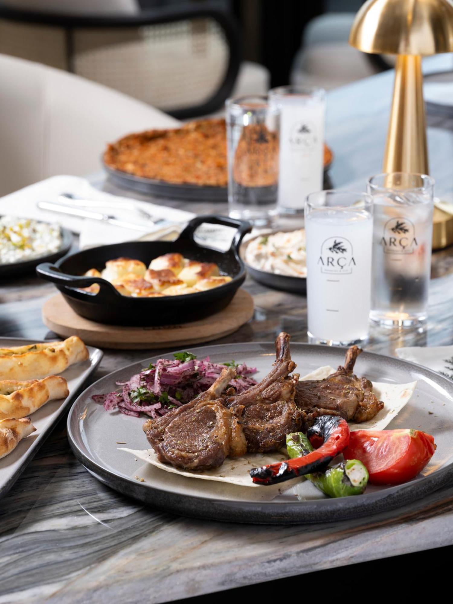 Moevenpick Istanbul Hotel Golden Horn Eksteriør billede A selection of dishes at Arca
