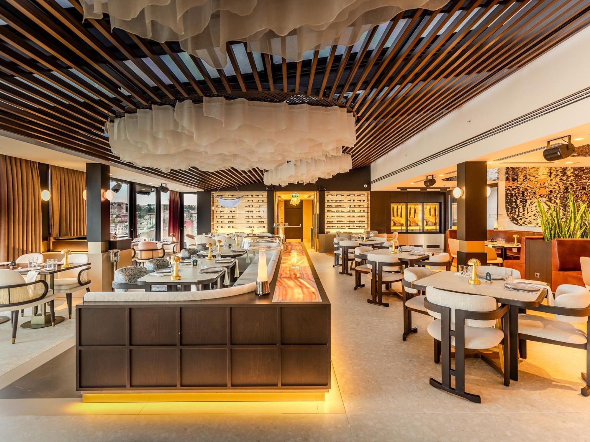 Moevenpick Istanbul Hotel Golden Horn Eksteriør billede The interior of the restaurant