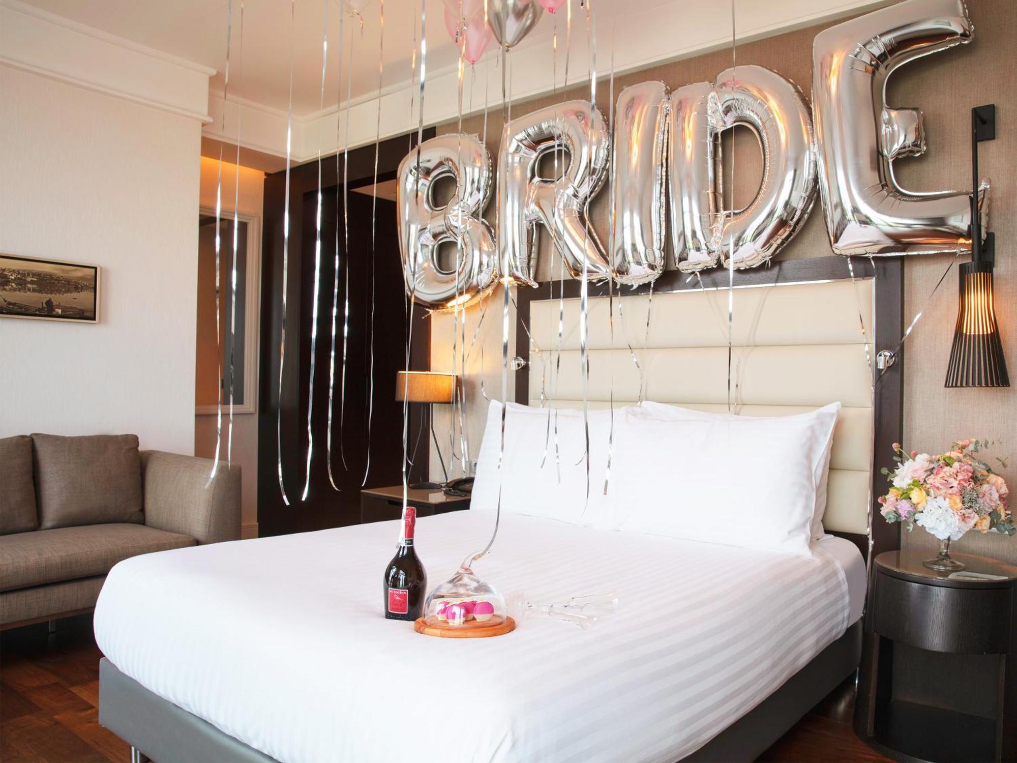 Moevenpick Istanbul Hotel Golden Horn Eksteriør billede A bridal suite