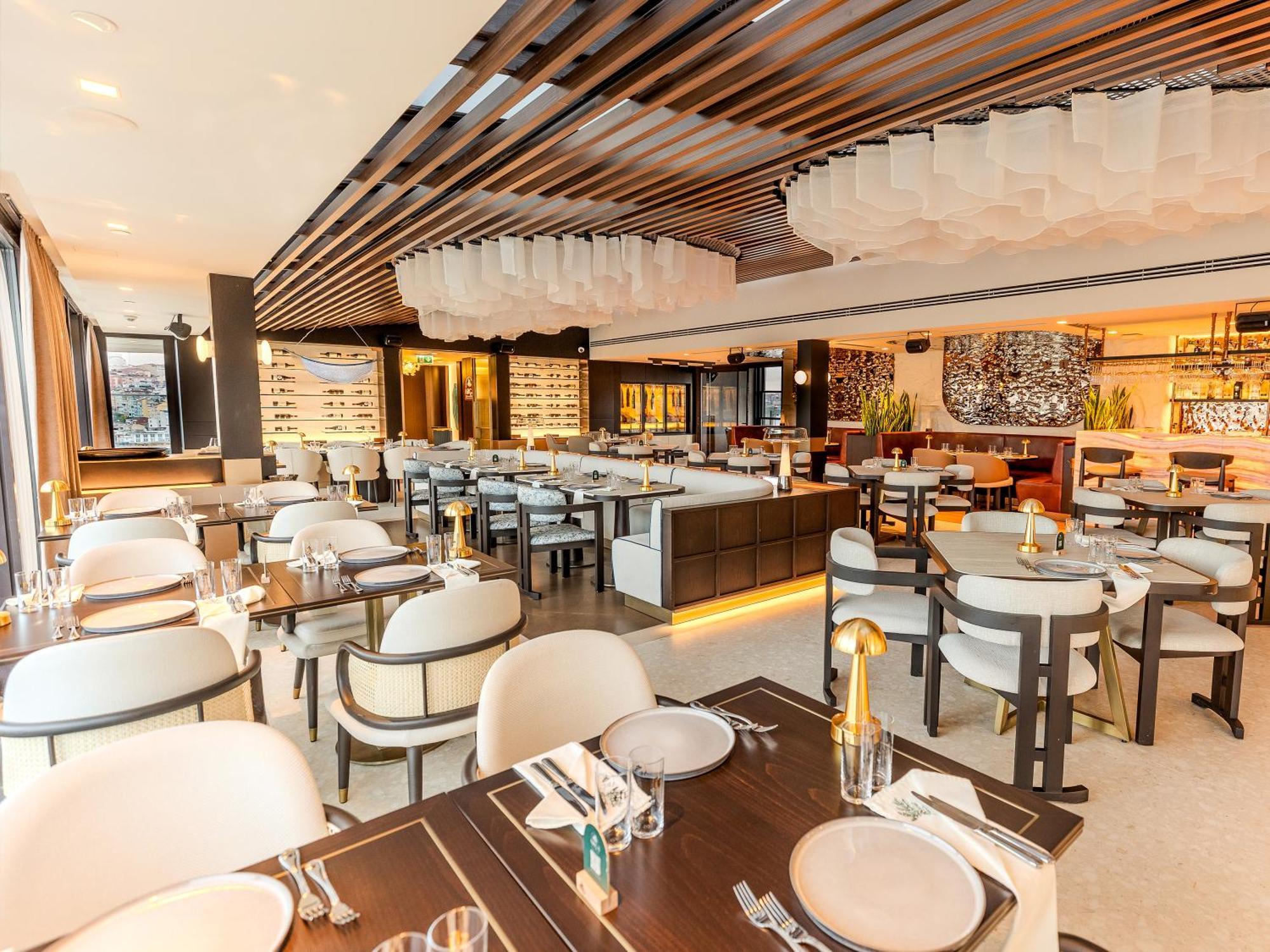 Moevenpick Istanbul Hotel Golden Horn Eksteriør billede The interior of the restaurant
