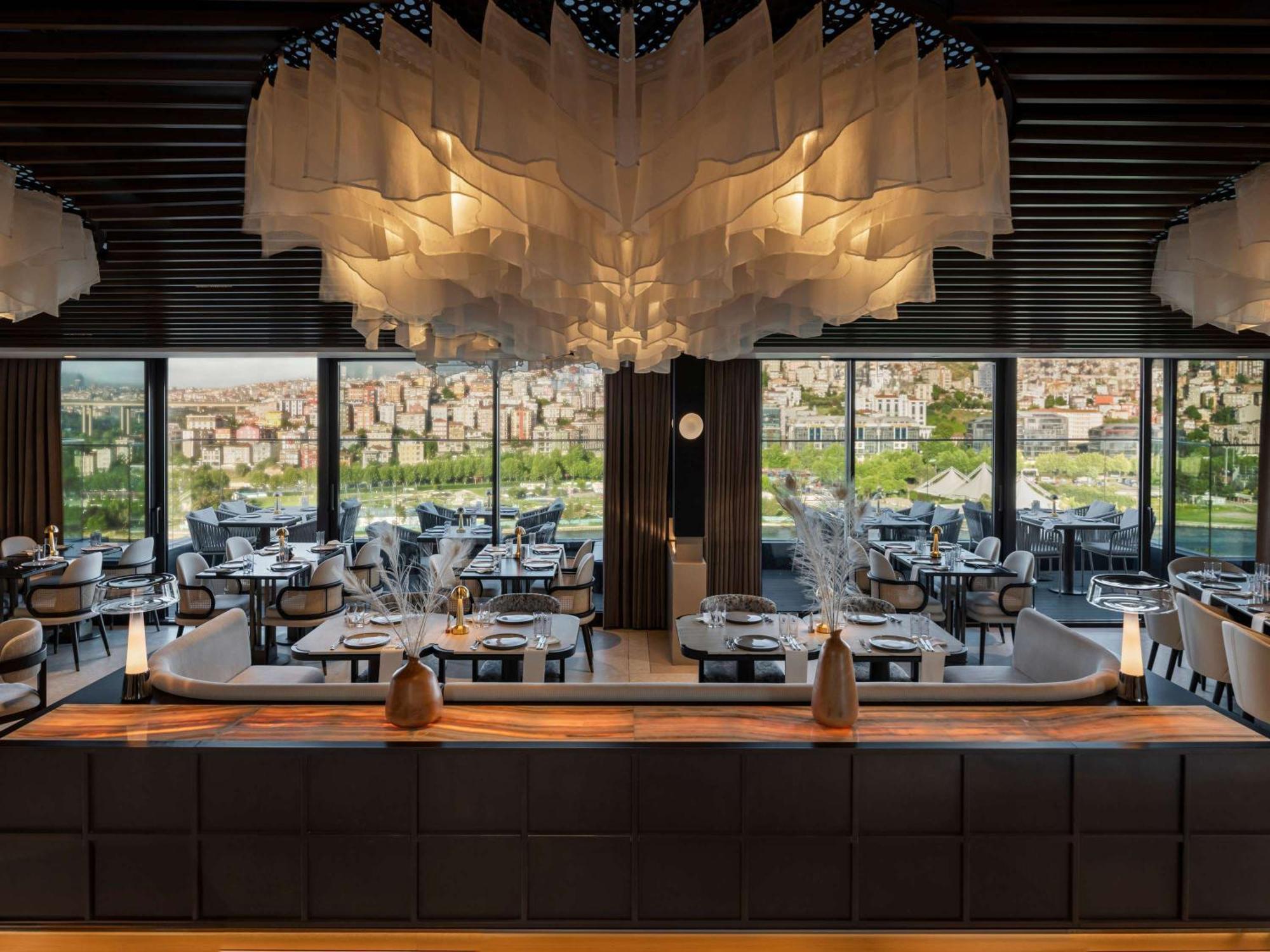 Moevenpick Istanbul Hotel Golden Horn Eksteriør billede Restaurant