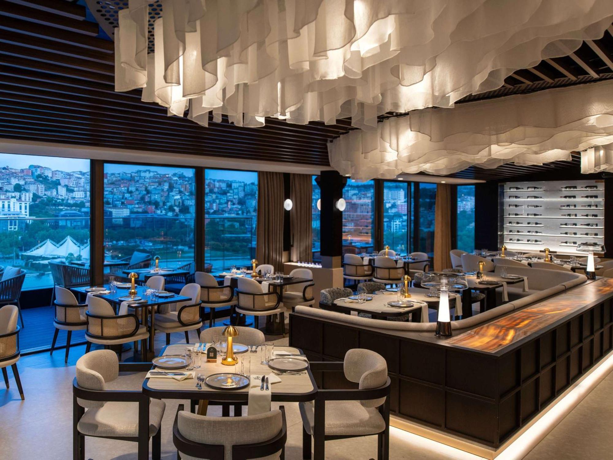 Moevenpick Istanbul Hotel Golden Horn Eksteriør billede The restaurant