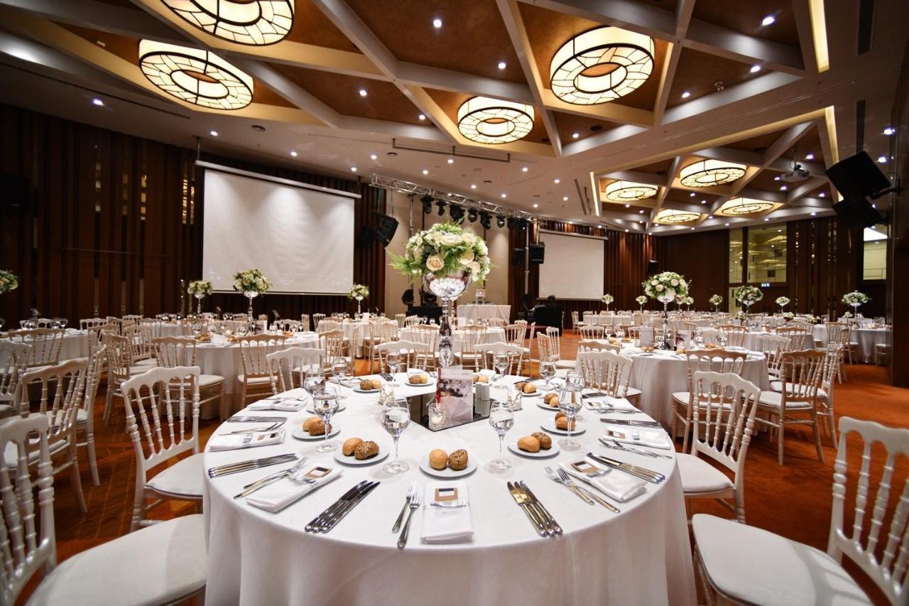 Moevenpick Istanbul Hotel Golden Horn Eksteriør billede The ballroom at the Royal Albert Hall